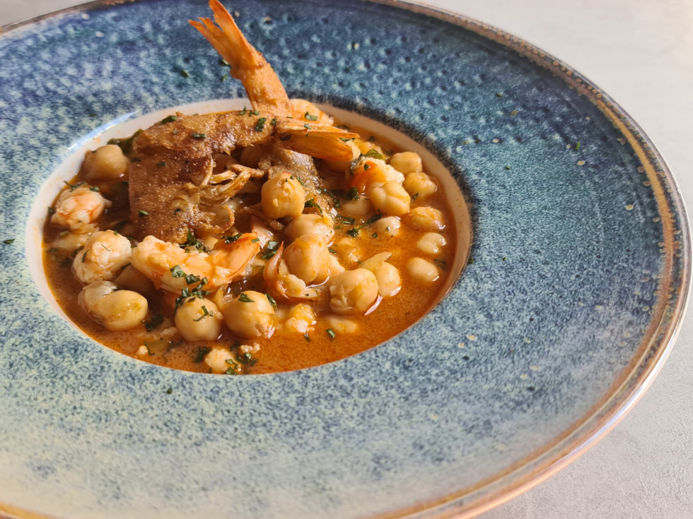 GARBANZOS CON LANGOSTINOS